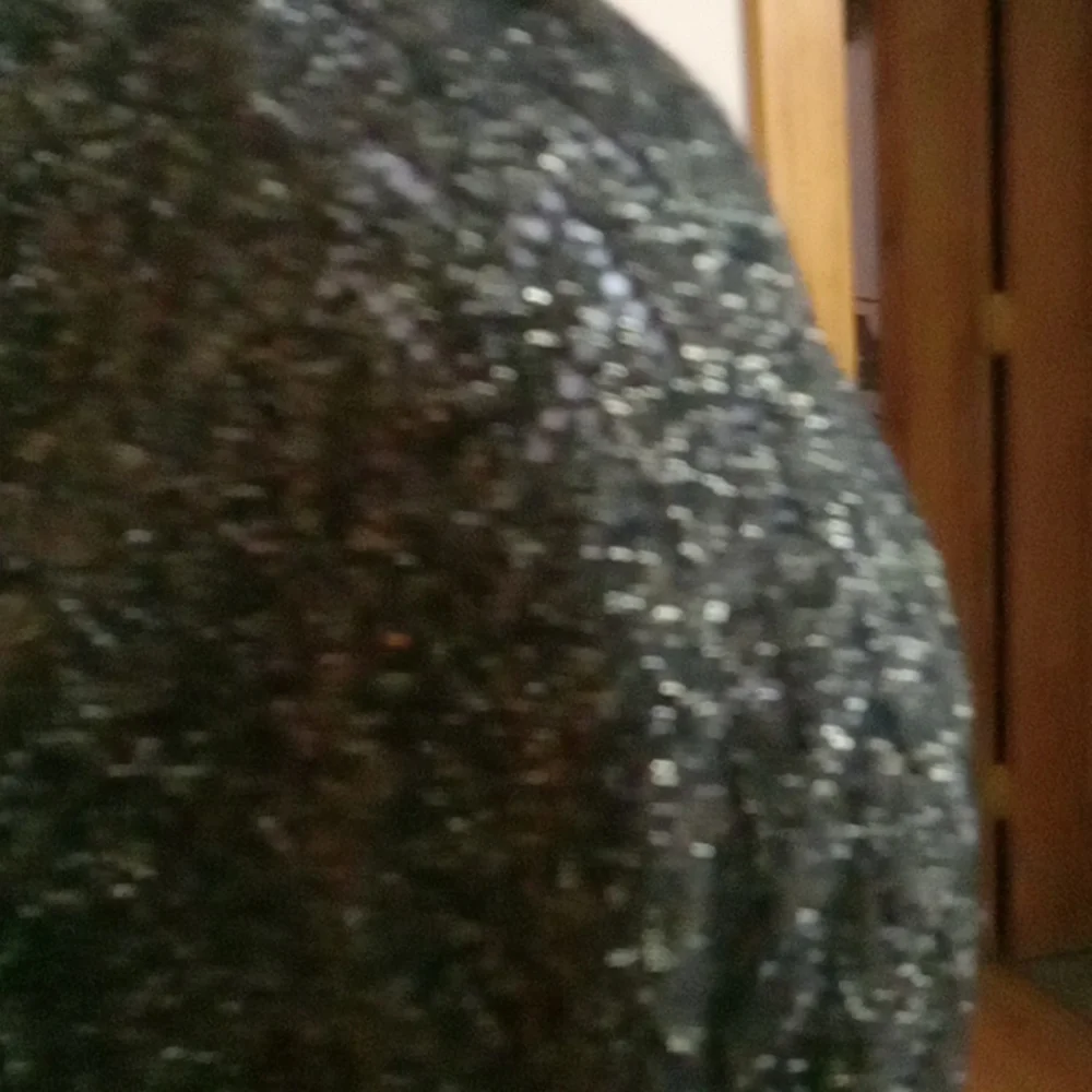 Gold and black infinity scarf - Picture 3 of 3